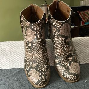 Becky size 9 leather snake skin booties